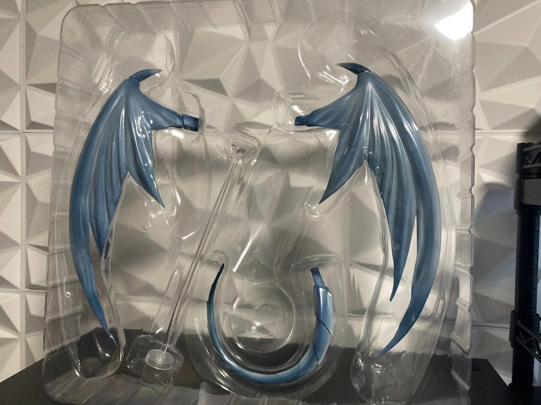 青眼の究極竜 フィギュア あみあみ　ブルーアイズ・アルティメットドラゴン