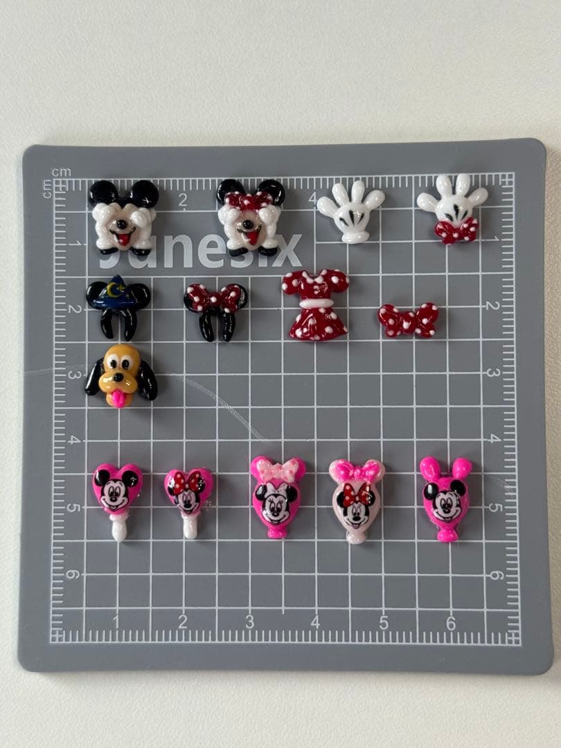 ネイルパーツディズニー