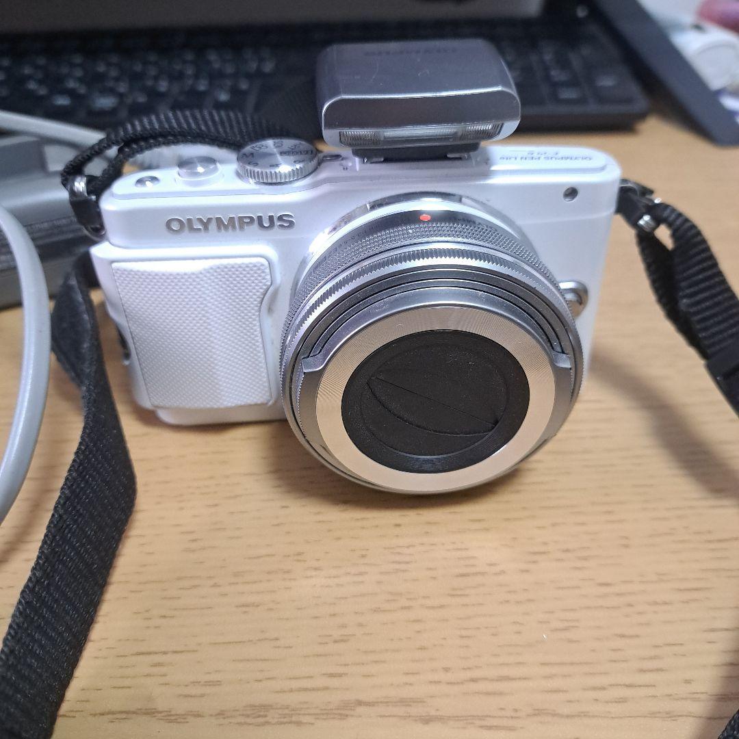 ミラーレス一眼OLYMPUS PEN Lite E-PL6　フラッシュ付き　美品