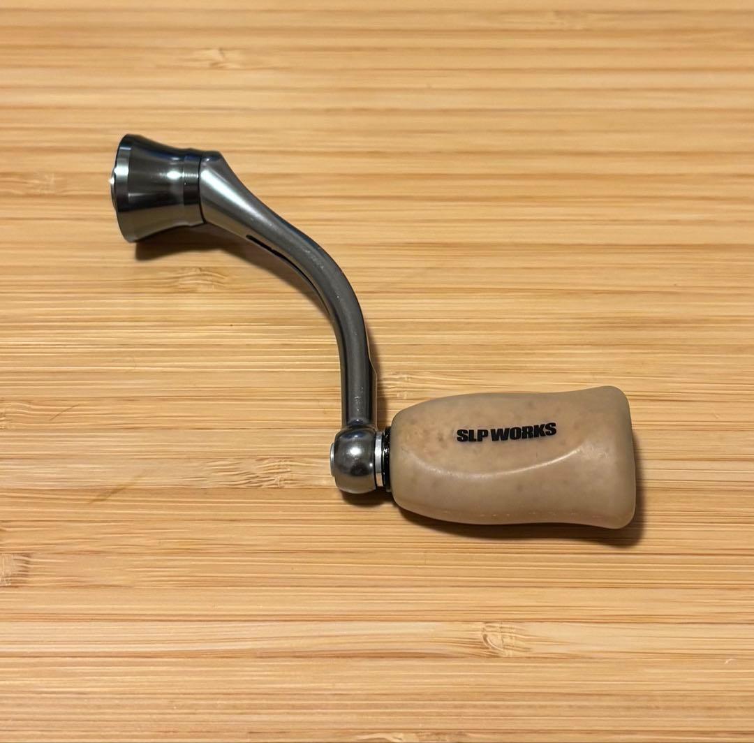 ダイワ 23エアリティ 純正ハンドル SLPノブ グロー