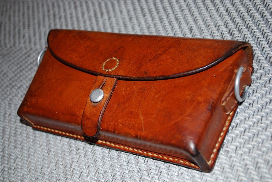 スイス軍　レザーアモポーチ　マガジンポーチ　革製弾薬入れ