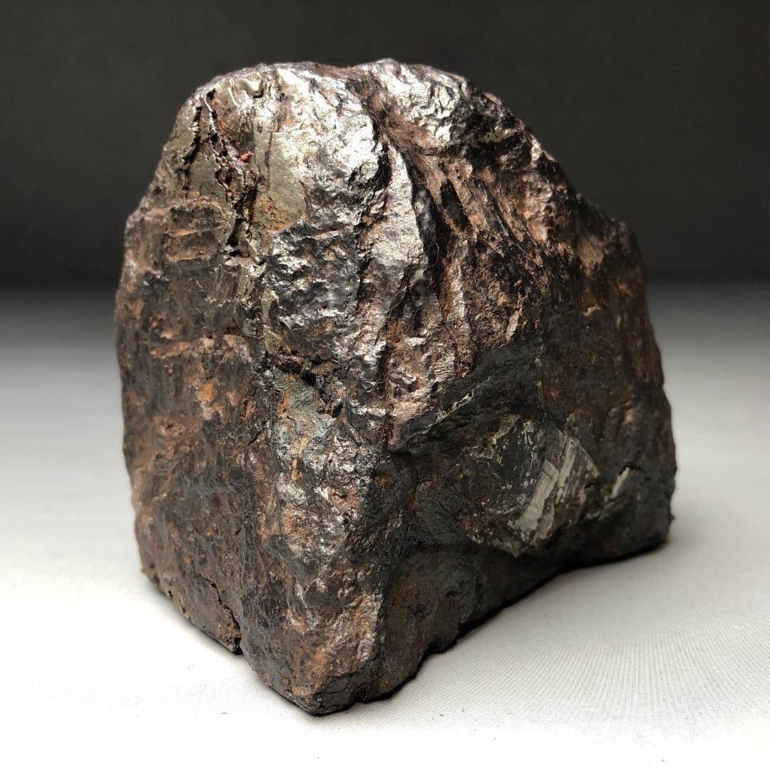 アルタイ隕石　大型隕石 鉄隕石　外皮付き隕石　ナチュラル　原石　重さ約1139ｇ