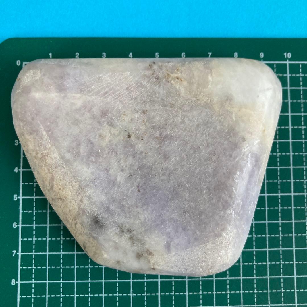 ラベンダー翡翠　ひすい　糸魚川産