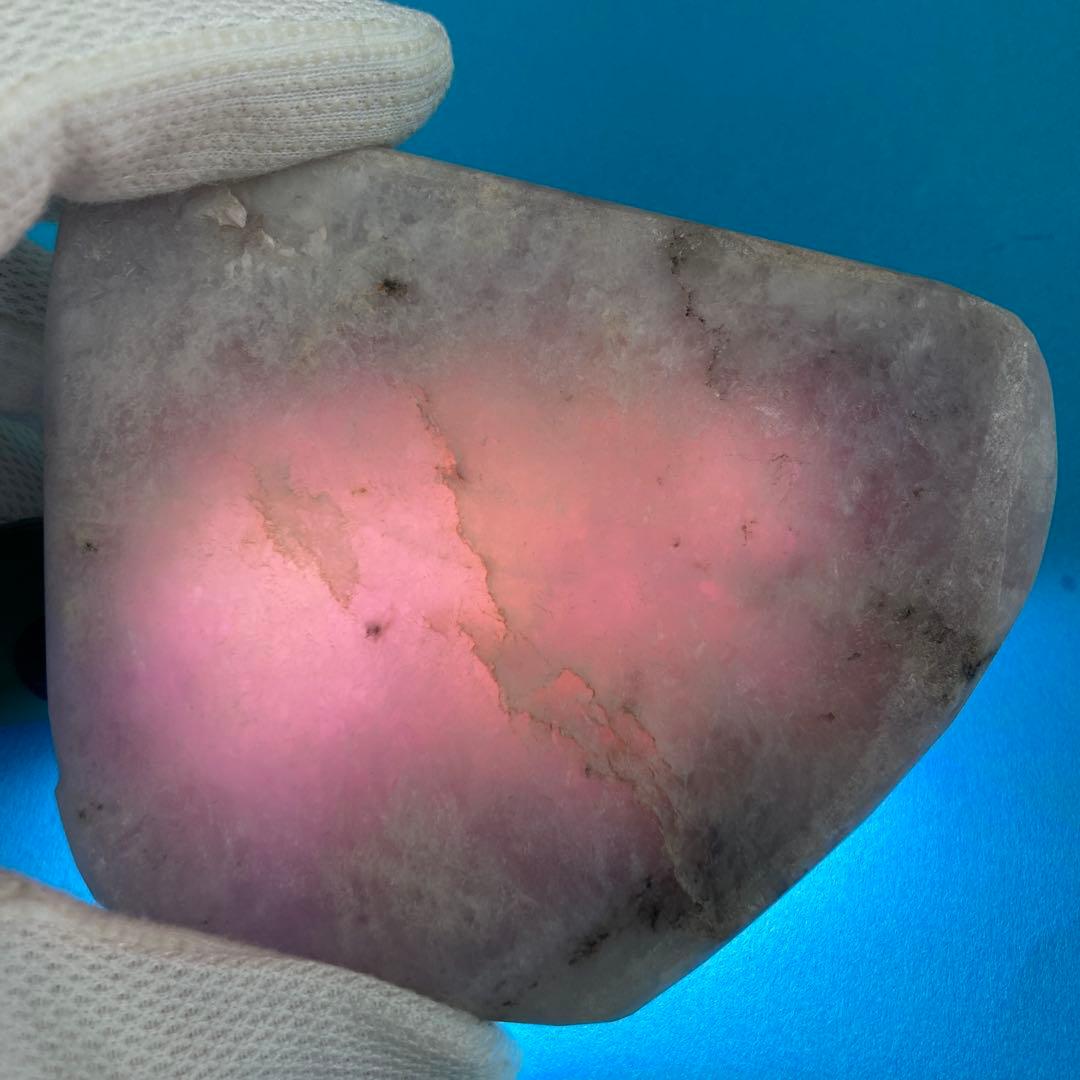 ラベンダー翡翠　ひすい　糸魚川産