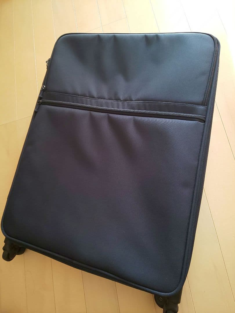 【新品未使用】無印良品 半分の厚みで収納できるソフトキャリーケース (XL)