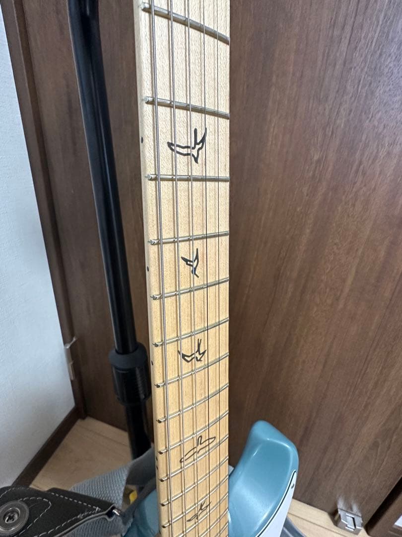 Silver Skyメイプル ラッカー ストラップ付