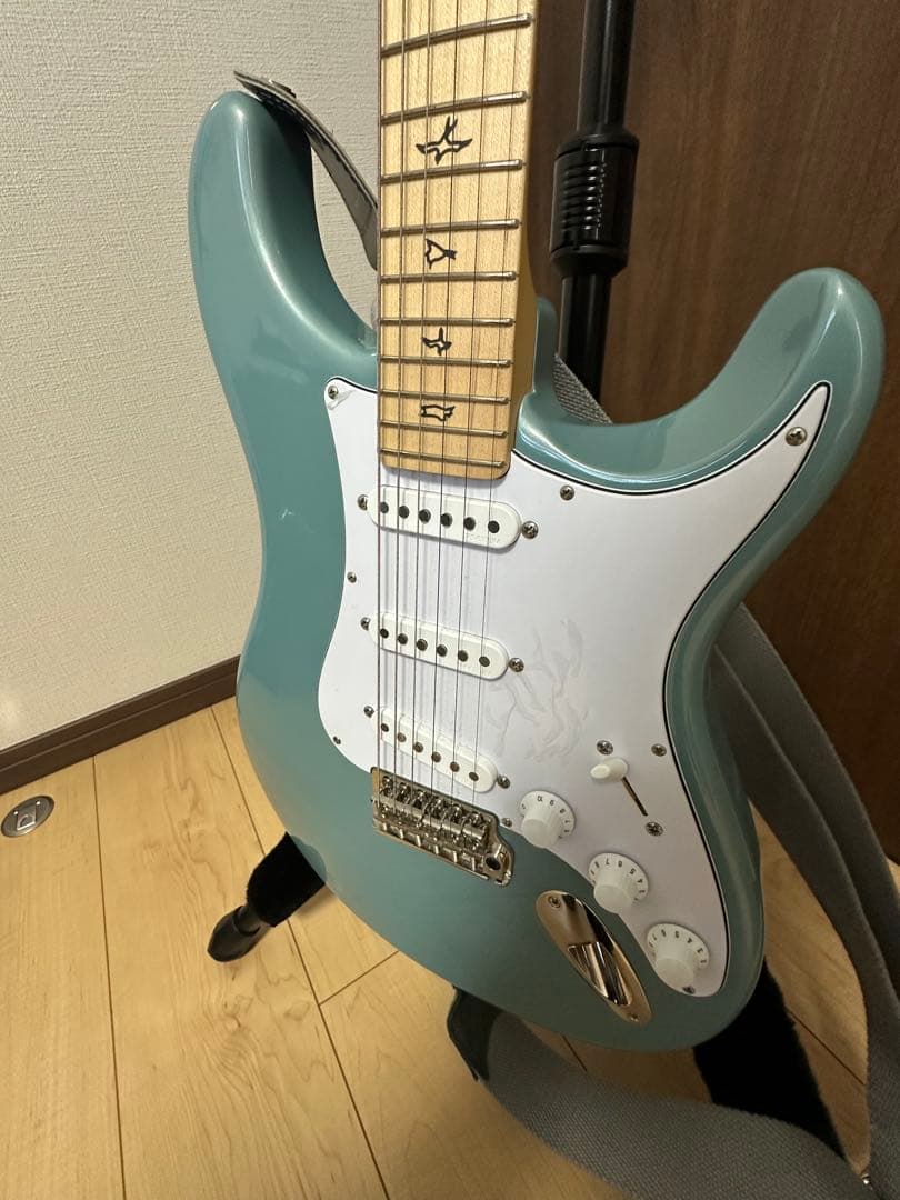 Silver Skyメイプル ラッカー ストラップ付