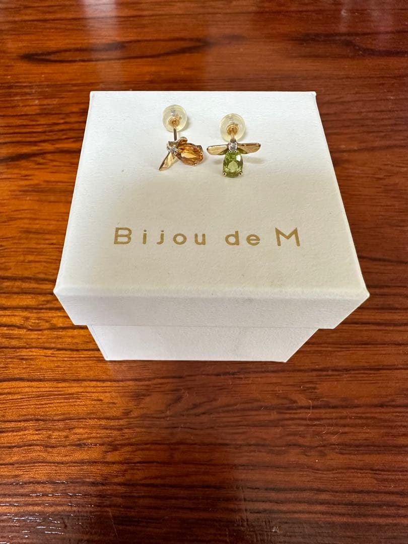 ビジュードエム　プチみつばちピアス（ペリドット）(シトリン)