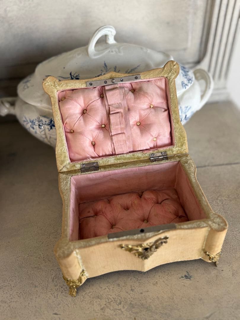 フランスアンティーク装飾ビジューコフレボックス中ライナーシルクピンク希少