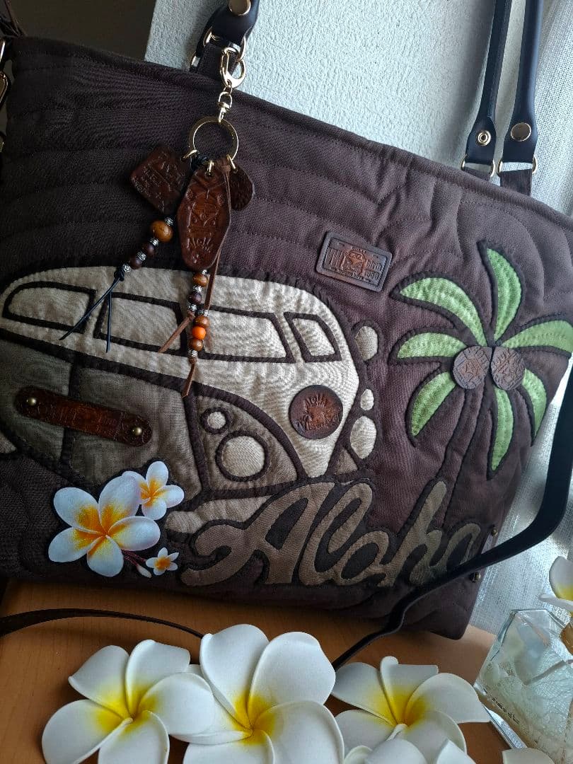 ハワイアンキルト バッグ　2WAY　ファスナー付　革タグチャーム付　ワーゲンバス