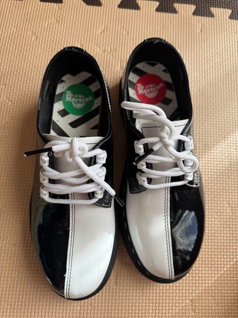 Dr.Martens ブラック/ホワイト 光沢仕上げ