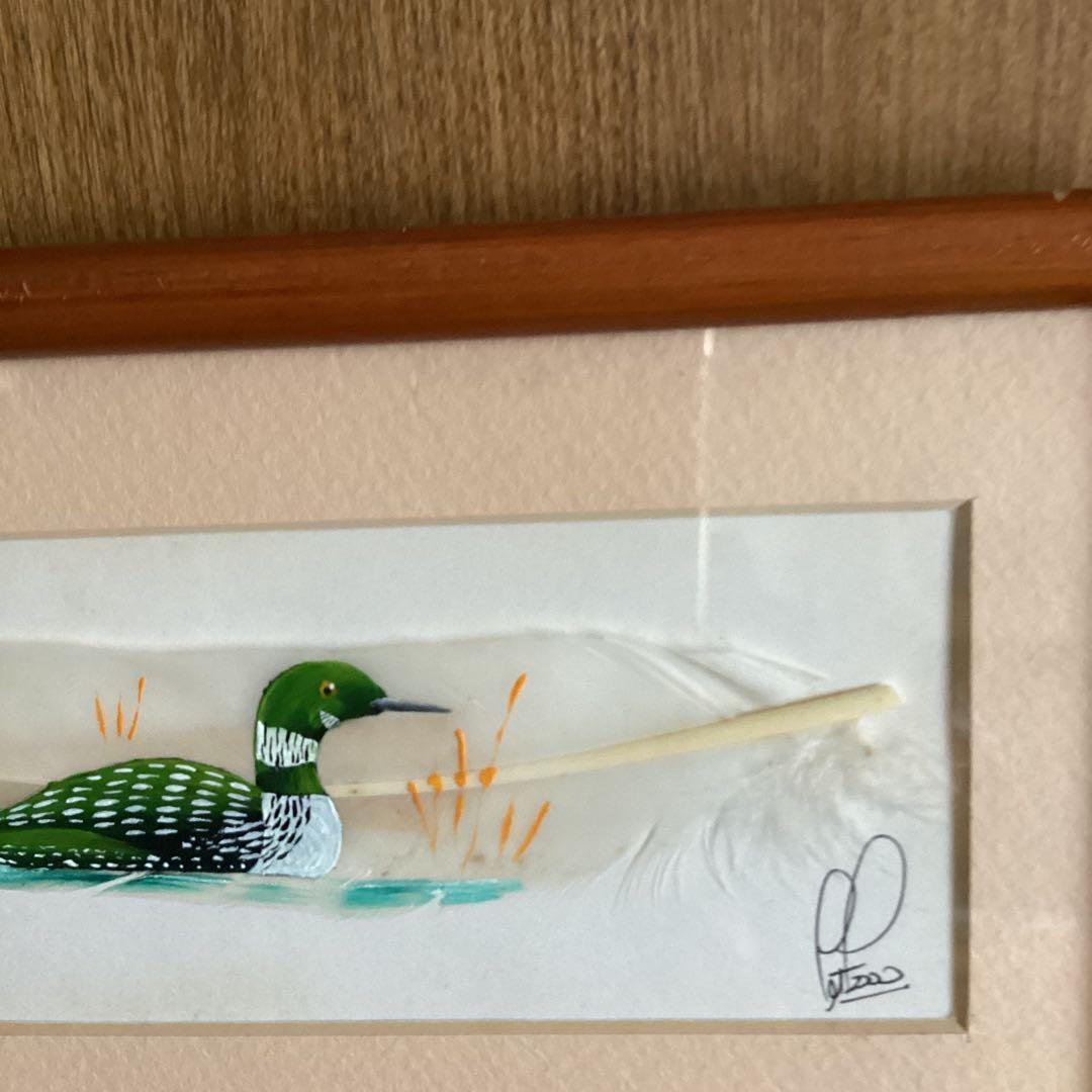 水彩画　　タイトル【　鴨　】鳥の羽に鴨の絵が描かれてます。壁掛け額装　直筆サイン