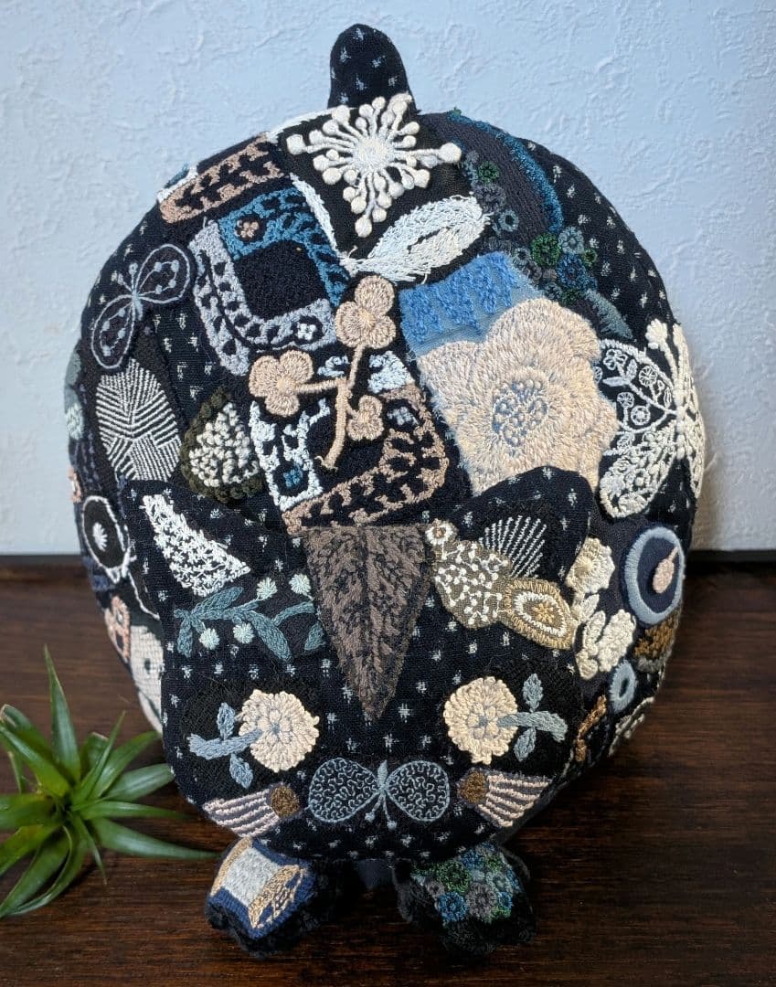 狙われて嬉しい・仔猫ポットコジー《雪ん子・ゆきちゃん》古布　藍染　ミナペルホネン