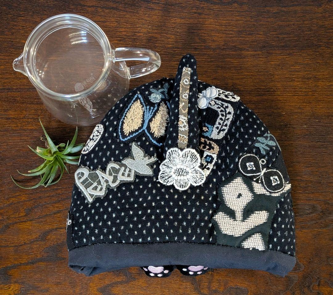 狙われて嬉しい・仔猫ポットコジー《雪ん子・ゆきちゃん》古布　藍染　ミナペルホネン