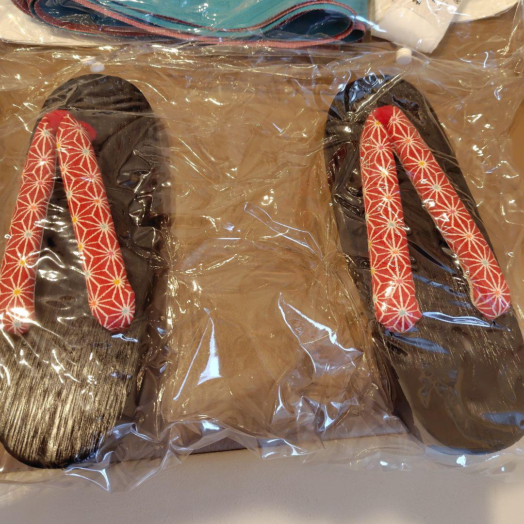 浴衣8点セット　浴衣、平帯、下駄、コサージュ、帯飾り、前板、腰ひも×2