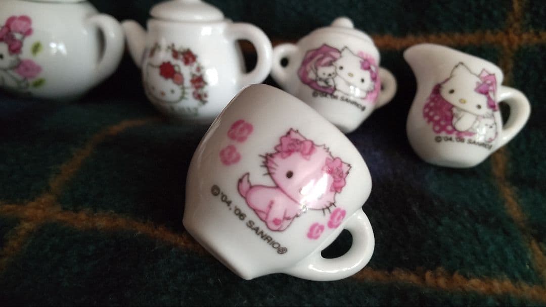 チャーミーキティ　ばらのティーセット　ミニチュア食器　ハローキティ サンリオ
