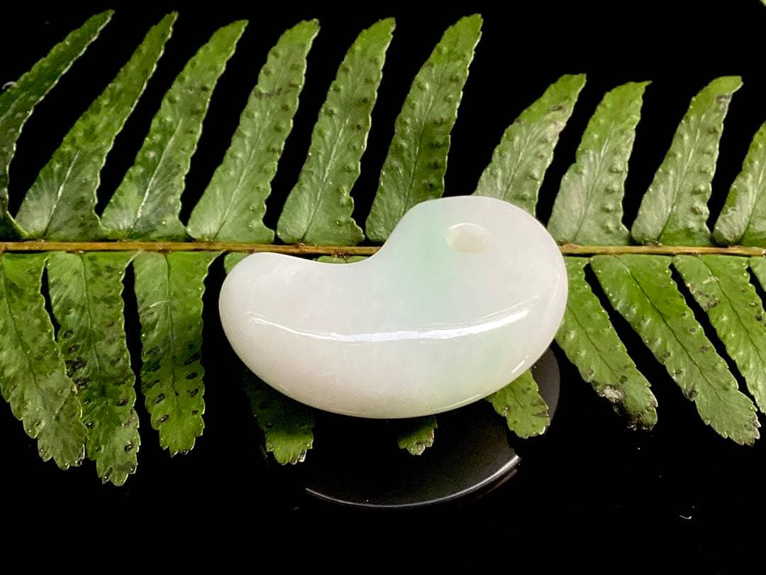 ✳premiumシリーズ幸運導く勾玉 高品質翡翠 再結晶線入り糸魚川翡翠　鑑別書