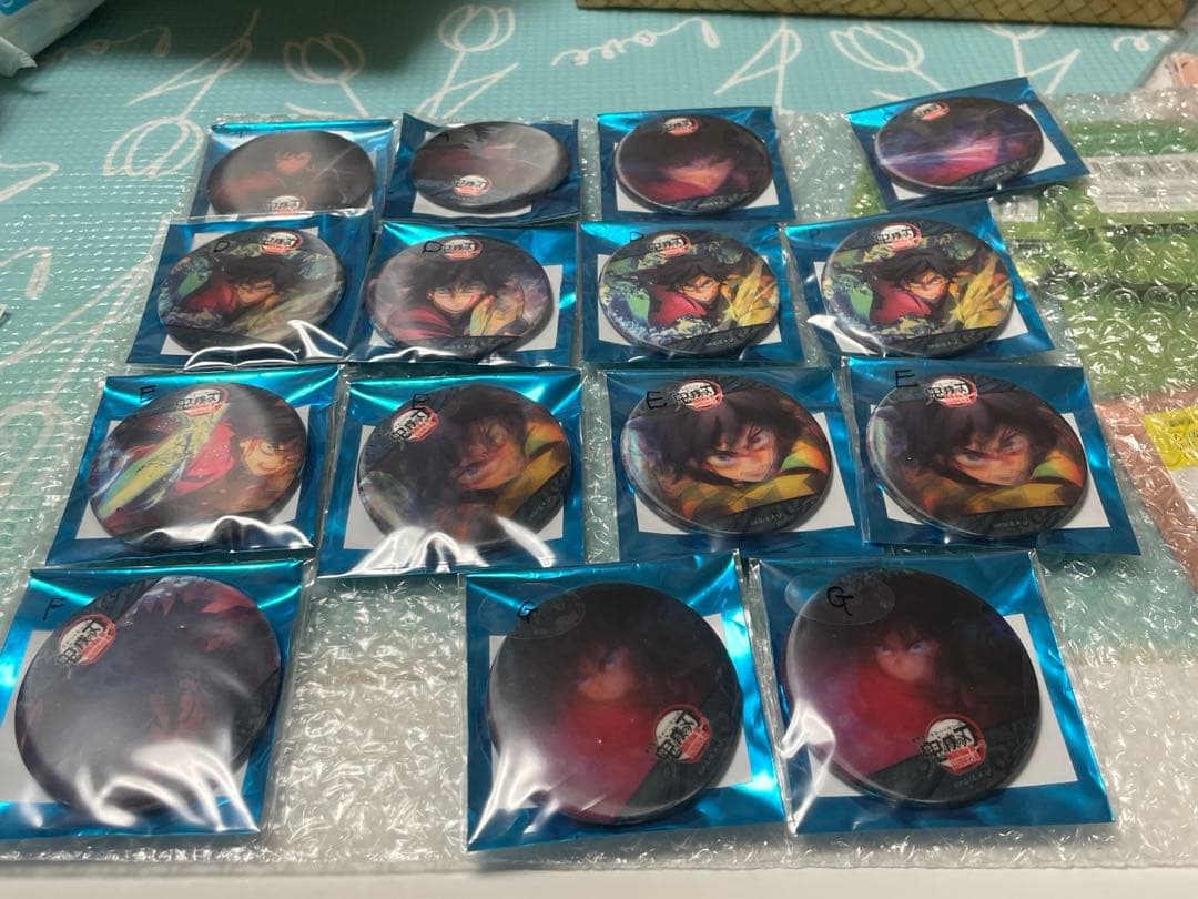 鬼滅の刃 水の呼吸ランダムアクションアニメーション缶バッジ冨岡義勇15個