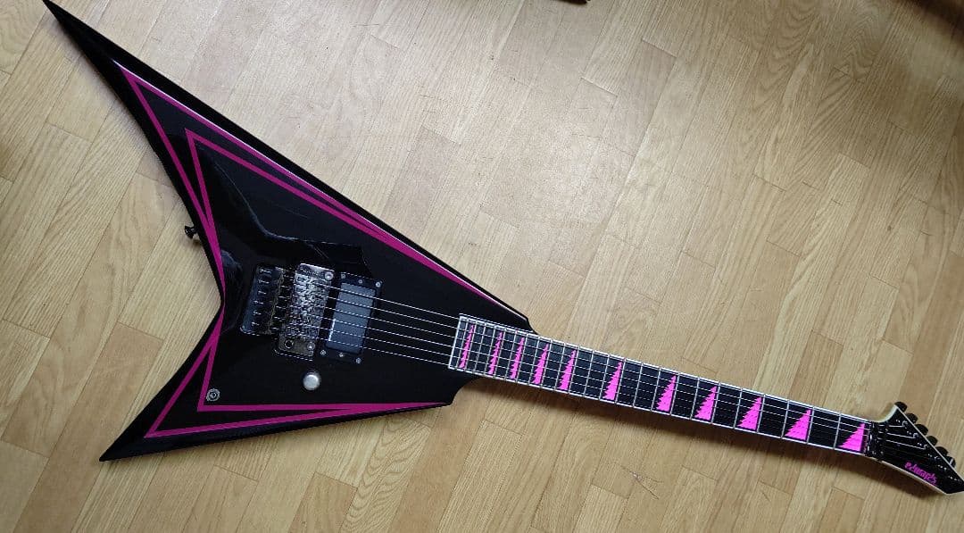 ギター Edwards E-Al-166 Alexi Pink Sawtooth