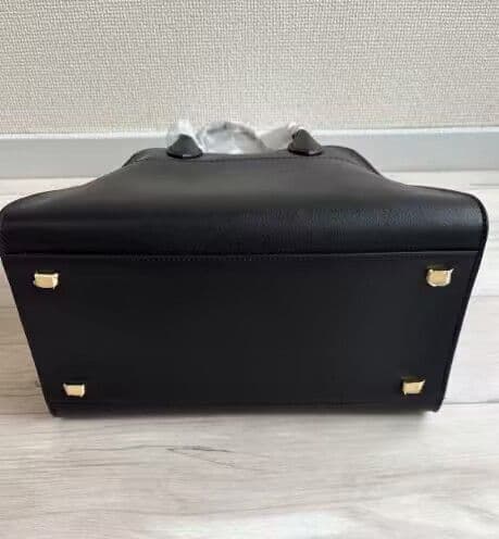 THE ROW クラシック ブラック レザーハンドバッグンドバッグ