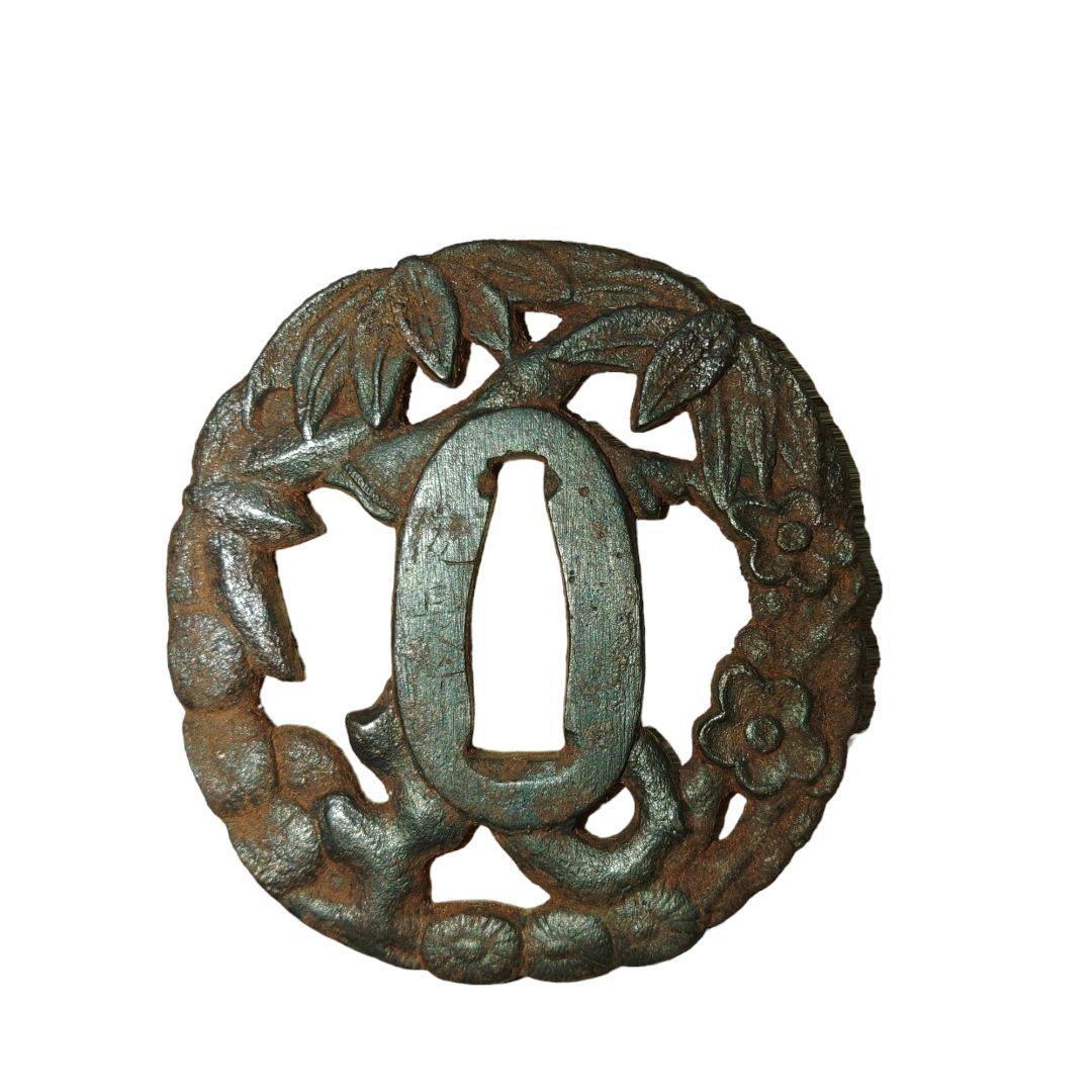 鉄地　俊長銘　松竹梅刀鐔　古美術品