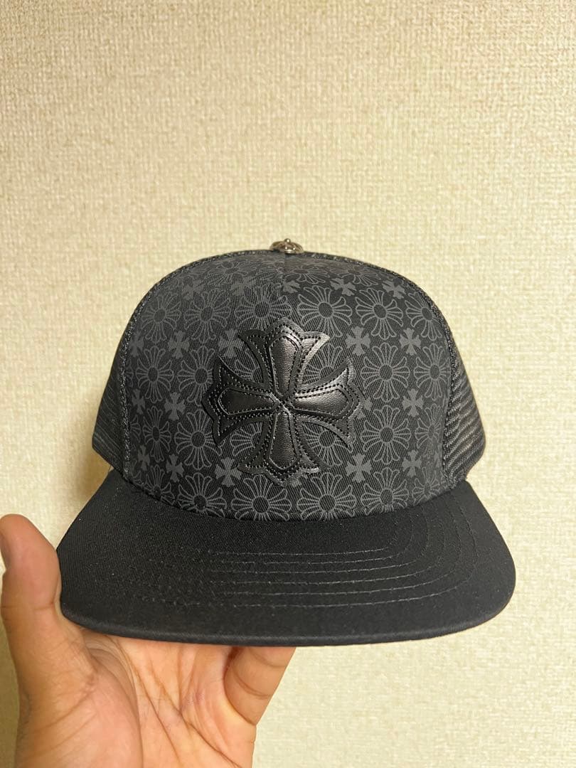 ブラック花柄トラッカーキャップ