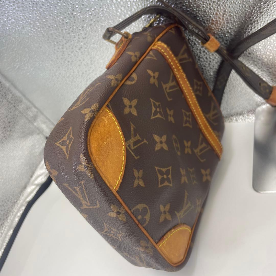 LOUIS VUITTON ルイヴィトン　ダヌーブ　ショルダーバッグ