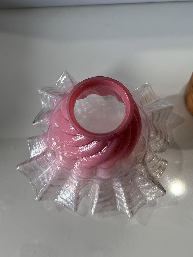 ⑦ 英国アンティーク　ピンクとオパールセンド　ランプシェード フリル