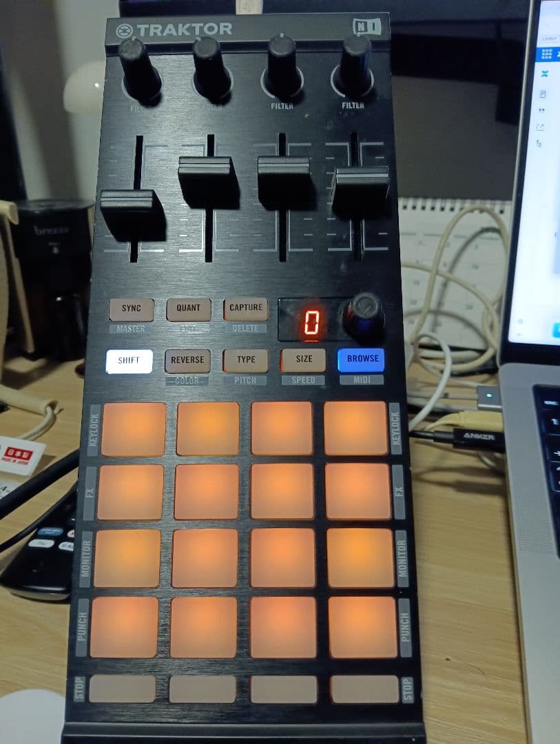 TRAKTOR KONTROL F1 DJコントローラー