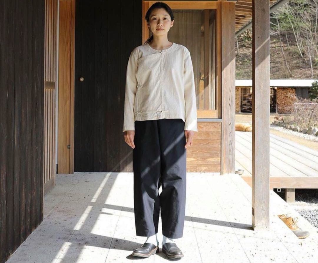 えみおわす　ダーツパンツ　黒