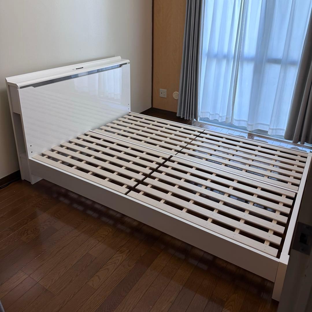 ニトリ　ダブルサイズ　すのこ　ベットフレーム　ホワイト