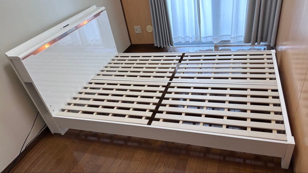 ニトリ　ダブルサイズ　すのこ　ベットフレーム　ホワイト