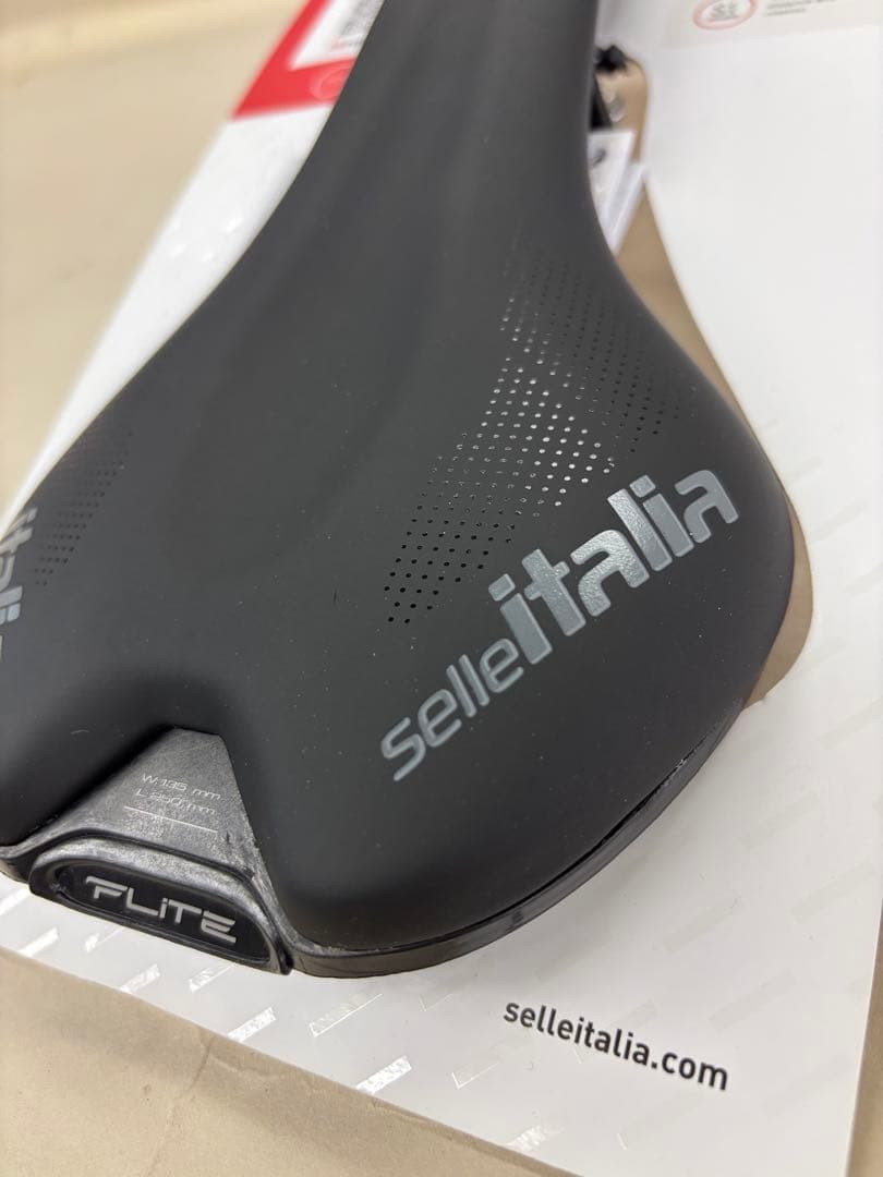 335 【新品】 セライタリア FLITE BOOST サドル