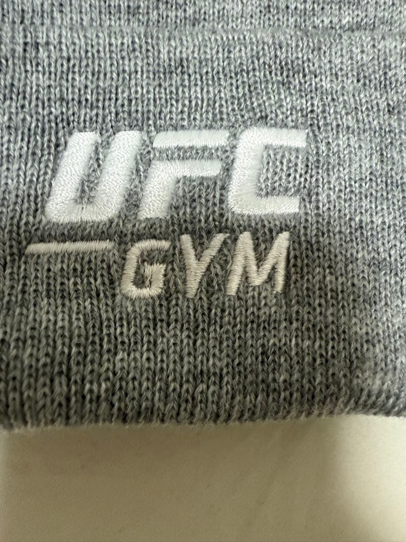[新品未使用]UFC GYM ニットキャップ& 手袋&ヘッドバンド&ソックス3足