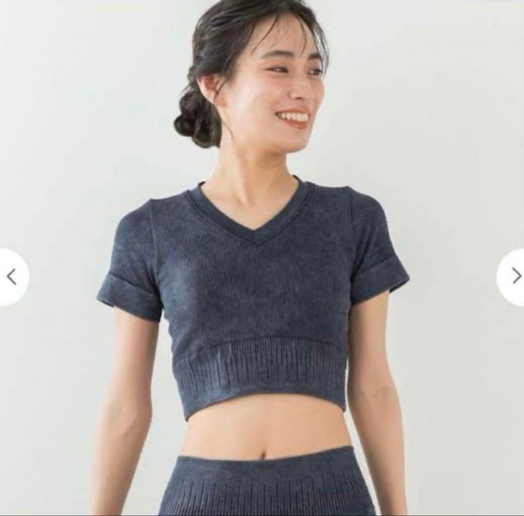 ①【新品】SUKALAリブ編みブラックVネックトップ　Sサイズ