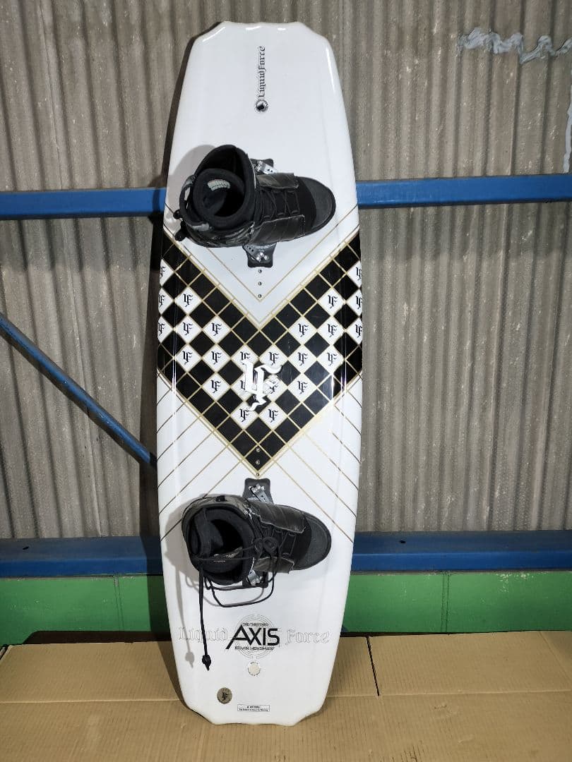 Z*女様 ◆直接引き取り可能◆ ウェイクボード　リキッドフォース　Liquid