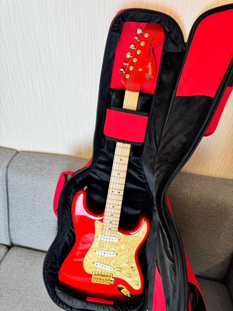 ギター Fender MAMI STRATOCASTER SCANDAL