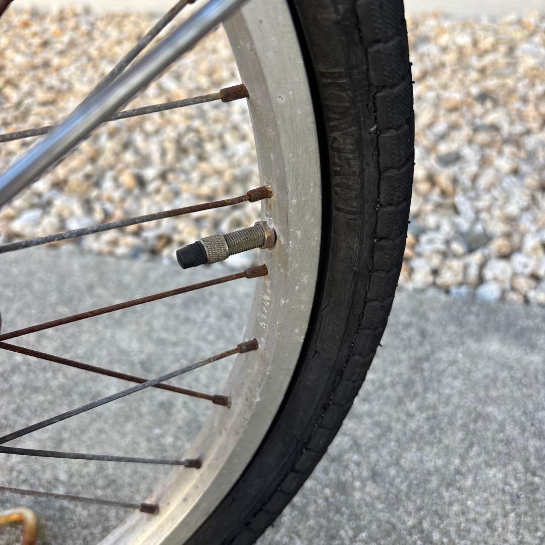 クリーム色シティサイクル バスケット付き