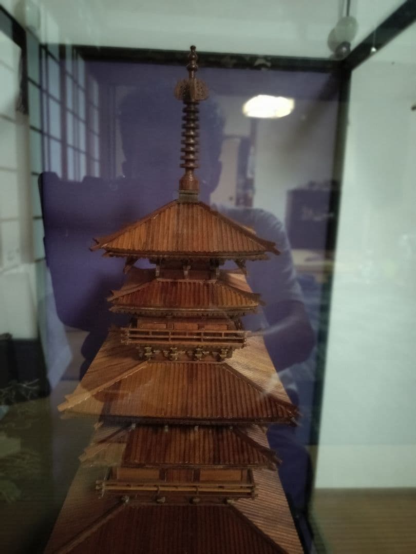 薬師寺の東塔の木で出来た置物