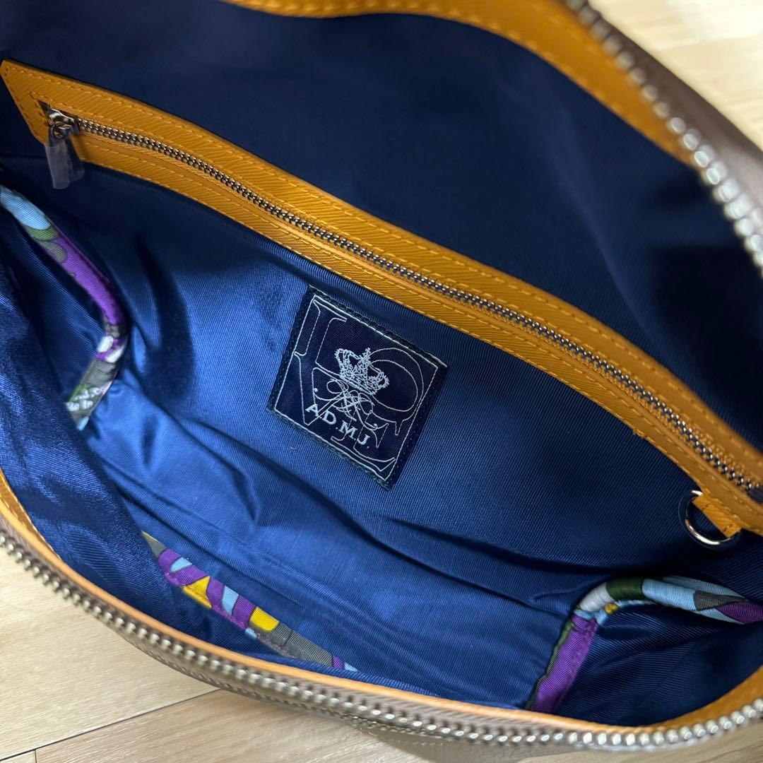 希少！A.D.M.J. 牛革シュリンク型押し　クロスボディバッグ　アク