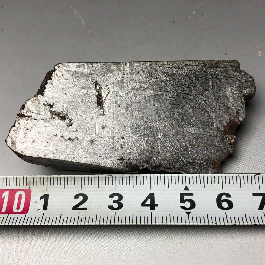 隕石 鉄隕石　アルタイ隕石　エンドカット　ナチュラル　重さ約175ｇ