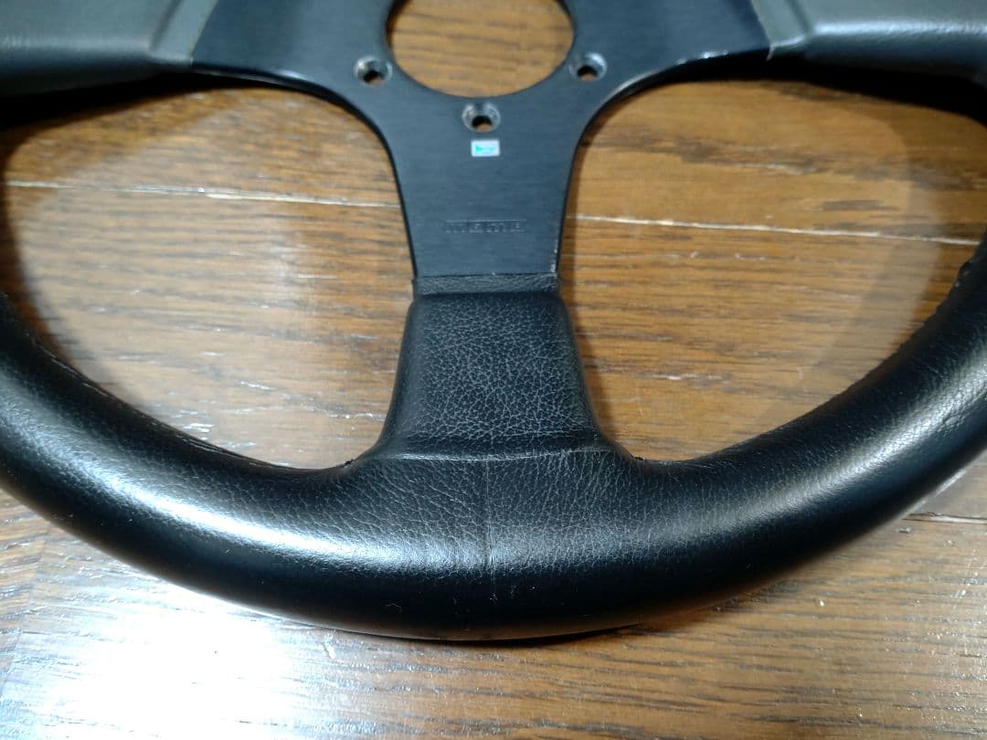 MOMO ステアリング TYP D35 KBA 70116