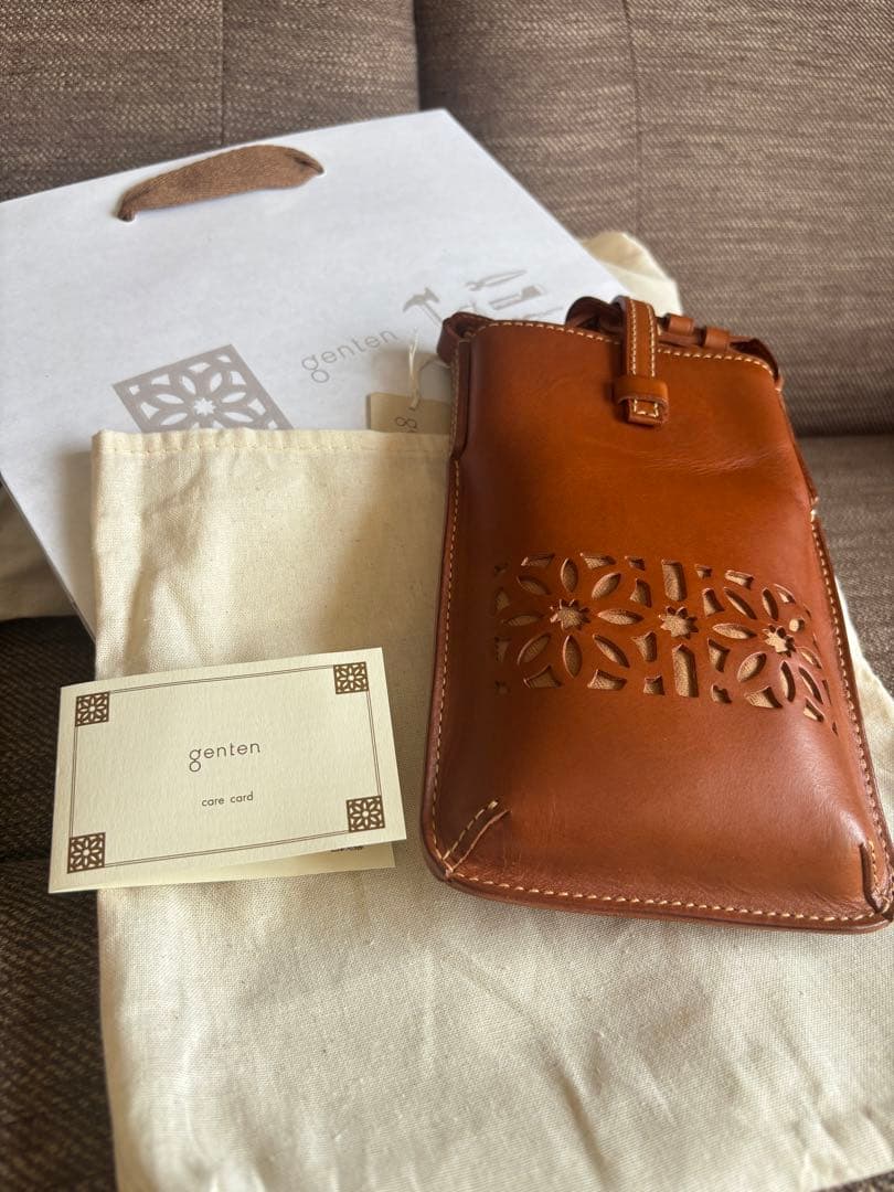ゲンテン　genten カットワークレザー スマホショルダーバッグ ブラウン
