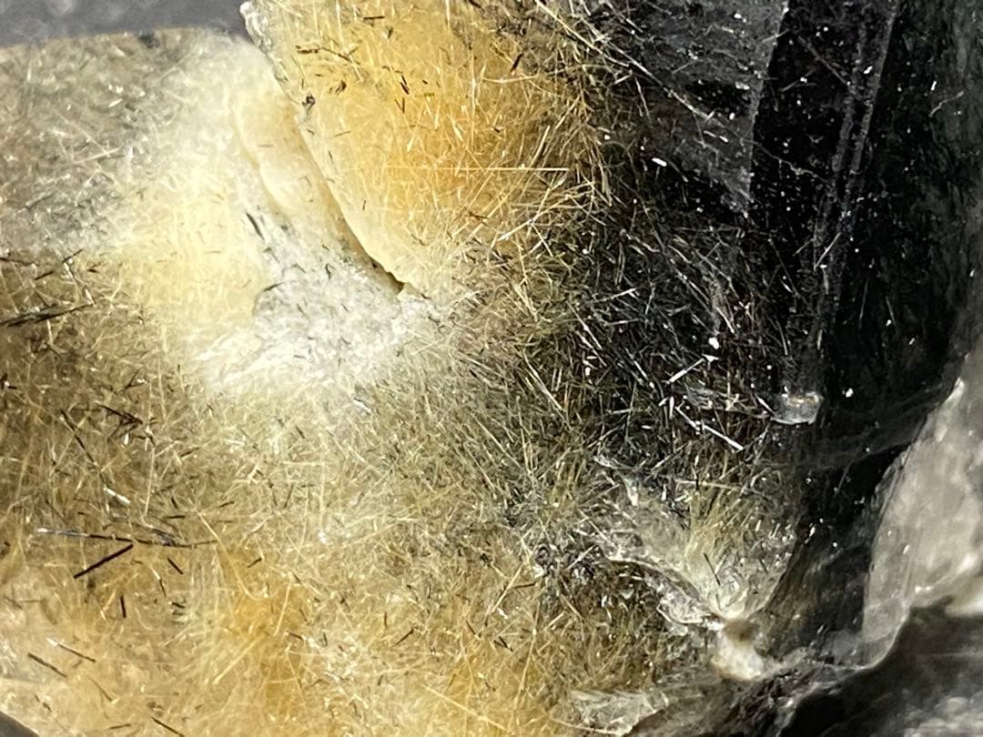 ザギ水晶　ザキ鉱山　ザギマウンテンクォーツ　ルチル入り　24.2g