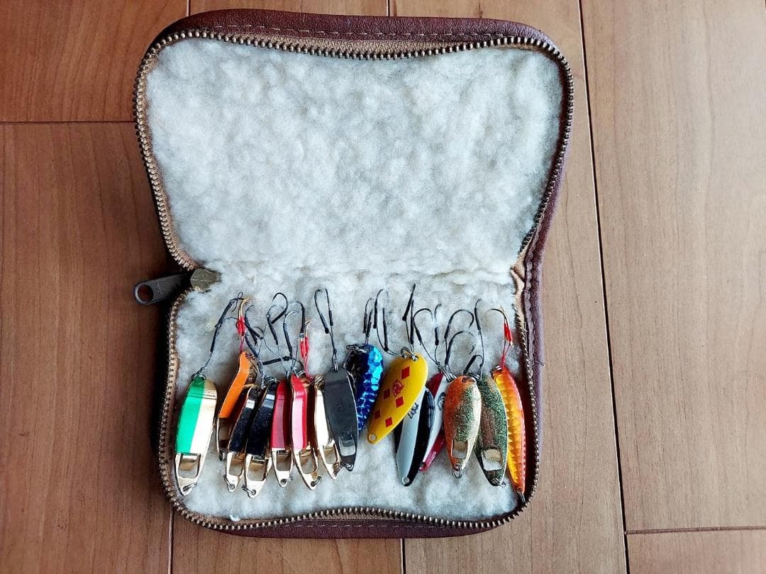 イギリス 英国 バブアー フライワレット 革製とスプーンルアー15個のセット