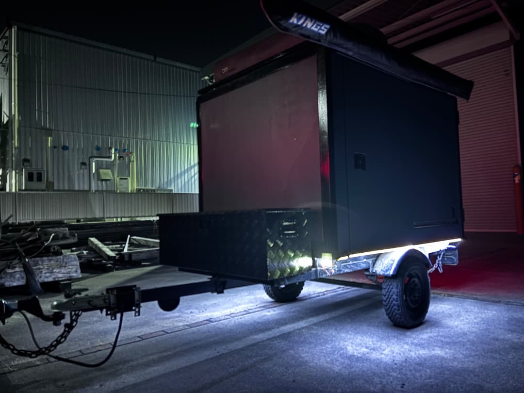 キャンパートレーラー　軽カーゴトレーラー