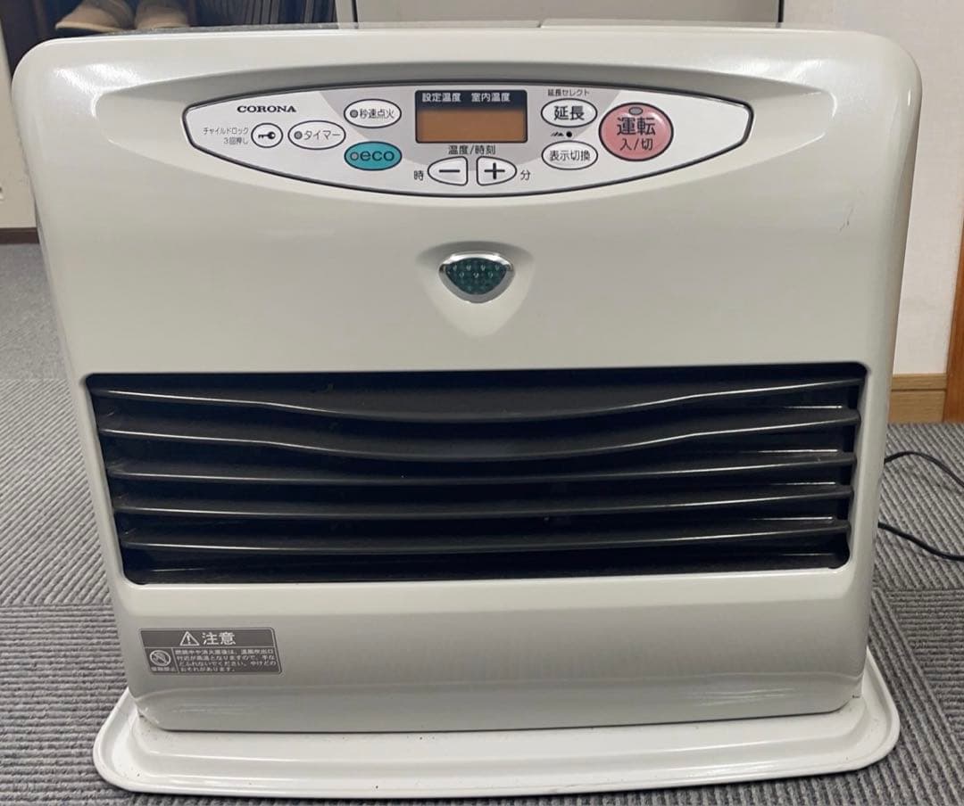 石油ファンヒーター デジタル表示 ホワイト