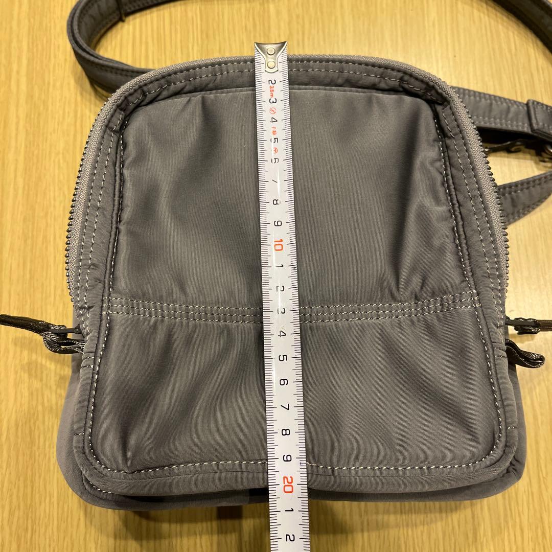 吉田カバンショルダーバッグ（サコッシュ）