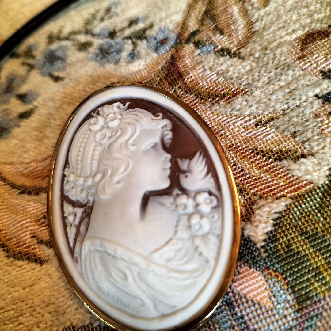 K18カメオ　シェル❛小鳥と少女❜モチーフ　ブローチ・ネックレス両用　他未使用