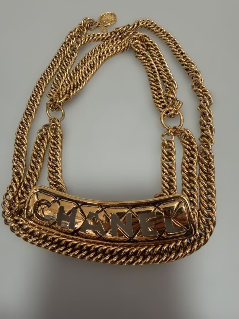 CHANELシャネルヴィンテージ CHANEL型抜きプレート チェーンベルト